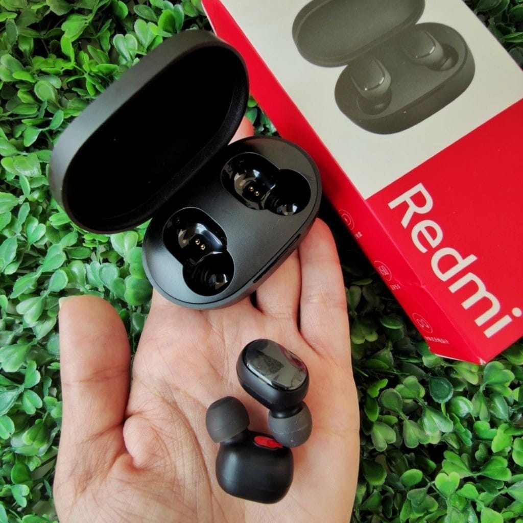 Foto de Xiaomi Redmi AirDots 2 · Capacidade da bateria: 43 mAh · Conectividade: Bluetooth 5.0 · À prova d’água: IPX4