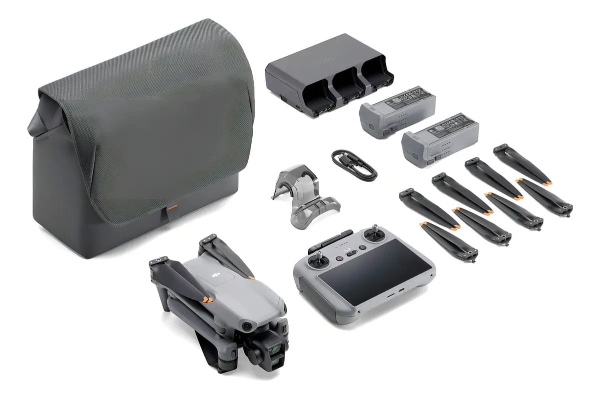 Drone Dji Air 3 Rc 2 Fly More Combo Controle Com Tela Cor Cinza