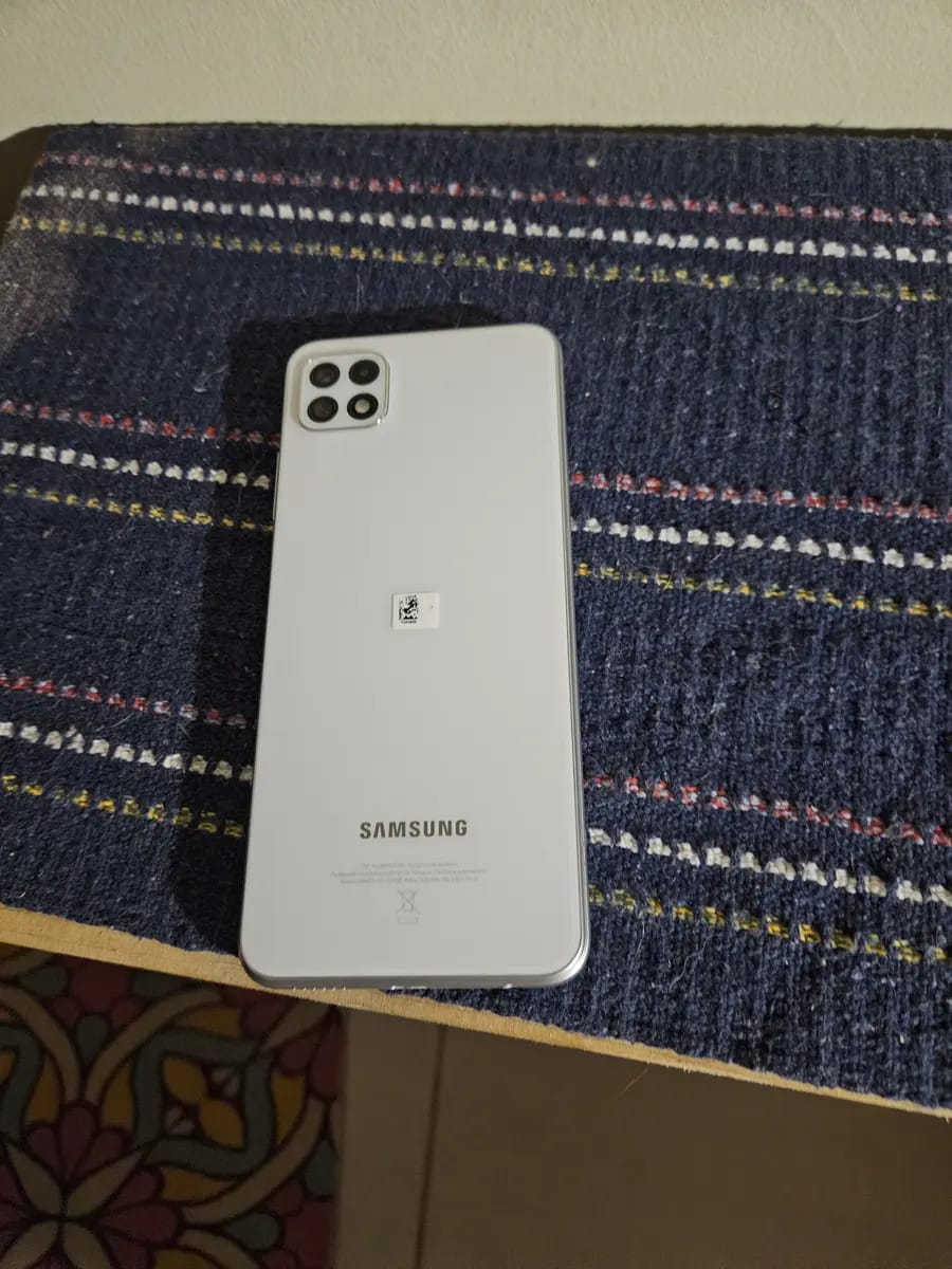 Samsung Galaxy S22 128gb 5g + Carregador Cor Branco