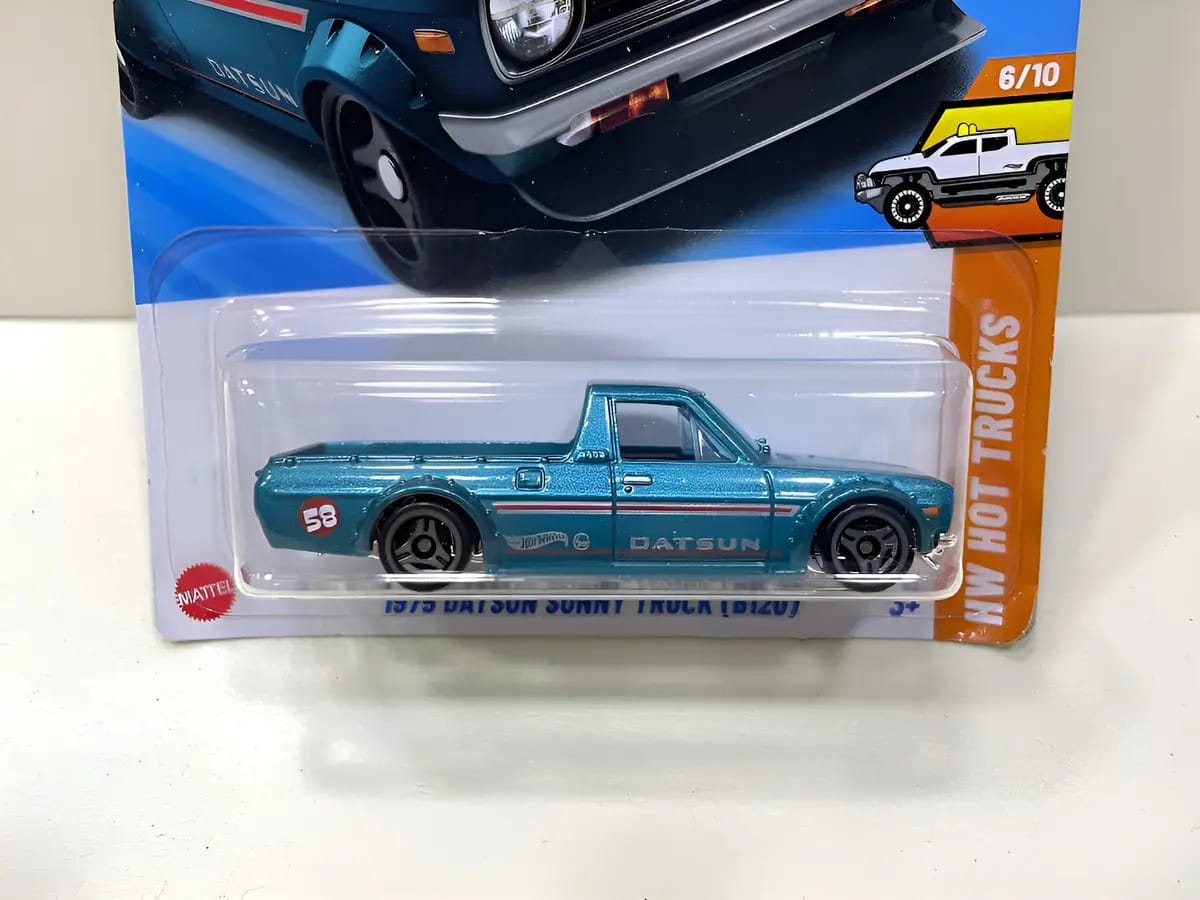 Hot Wheels 1975 Datsun Sunny B120 - Hw Hot Trucks Mainline Azul-aço