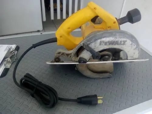 Serra circular elétrica DeWalt DW364
