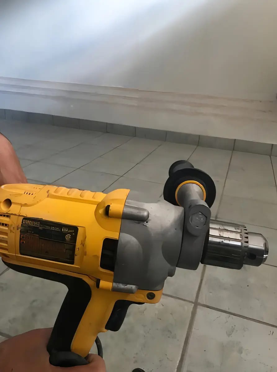 Furadeira elétrica DeWalt DWD216G 13mm