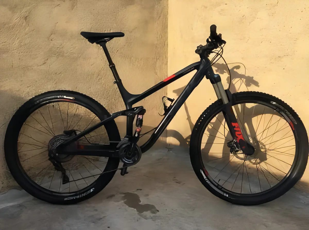 Bicicleta mountain bike Trek Fuel Ex 8 2018 R29 - preto