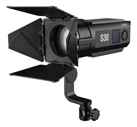Iluminador LED Godox Fresnel Foco S30