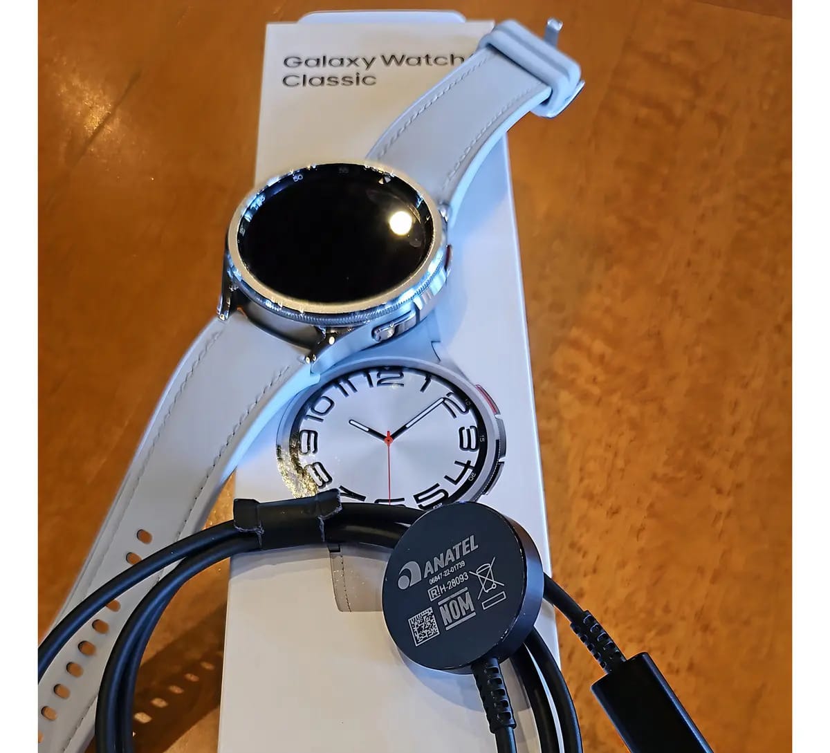 Smartwatch Samsung Galaxy Watch 6 Classic Lte 47mm Prata Caixa Prateado Pulseira Cinza Bisel Prateado