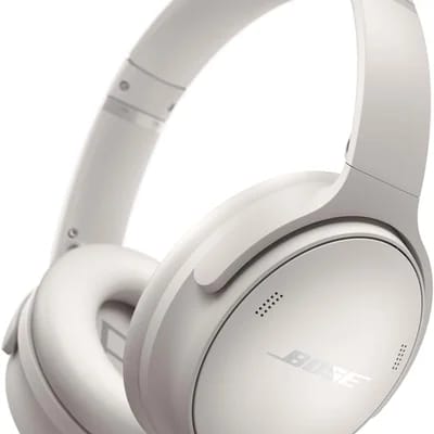 Foto de Bose QuietComfort 45 · ANC: Sim · Conectividade: Bluetooth 5.1, A2DP, AVRCP, HFP, BLE, 3.5mm analog · Autonomia: 24 h